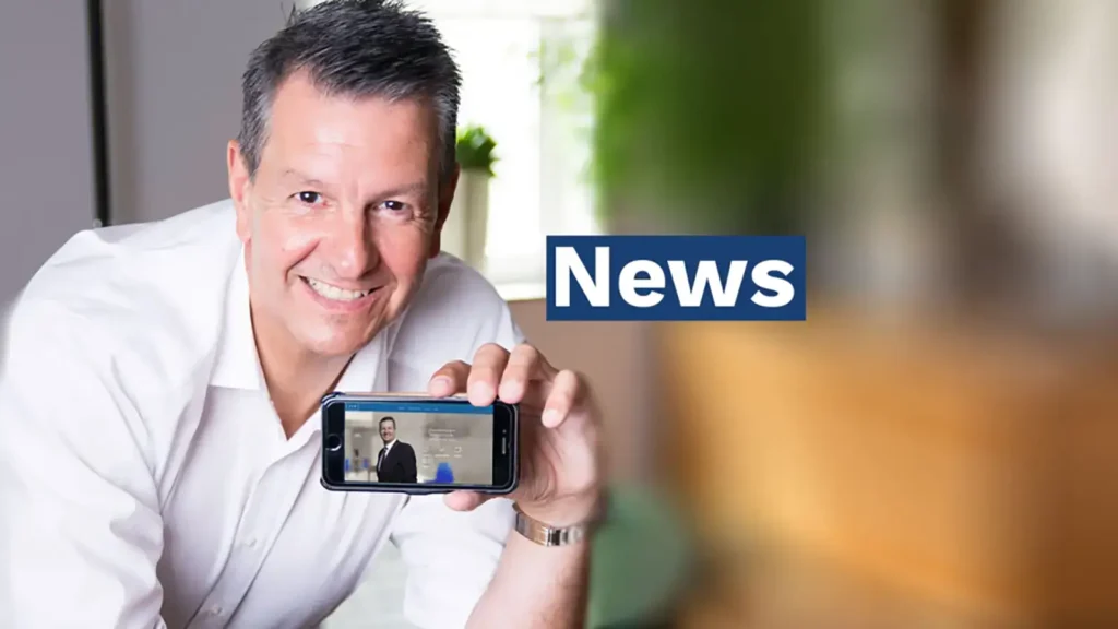 ZSH-Berater Andreas Marschner mit Smartphone als Motiv f&uuml;r die Beitragskategorie News.